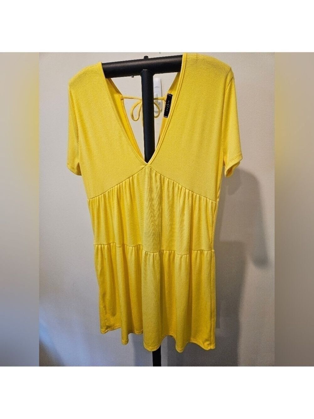 21 SAINTS BRIGHT YELLOW RIB KNIT MINI DRESS DEEP V-NECK FRONT & BACK SIZE MEDIUM